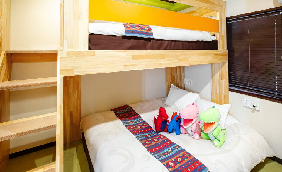 Casual Three Beds Room