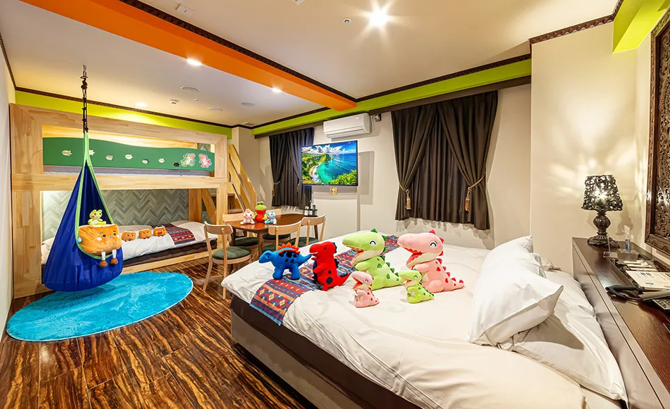 Casual 5 - King Bed + Bunk Bed
